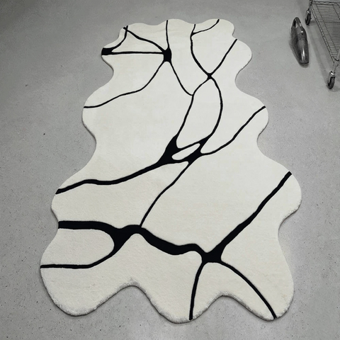 Freeform Rug - Hand-tufted irregular rug in black, charcoal, and white - ThePieCraft