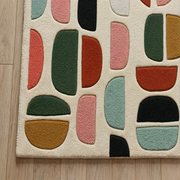 Mod Rug - Hand-tufted modern rug in cream, peach, and white - ThePieCraft