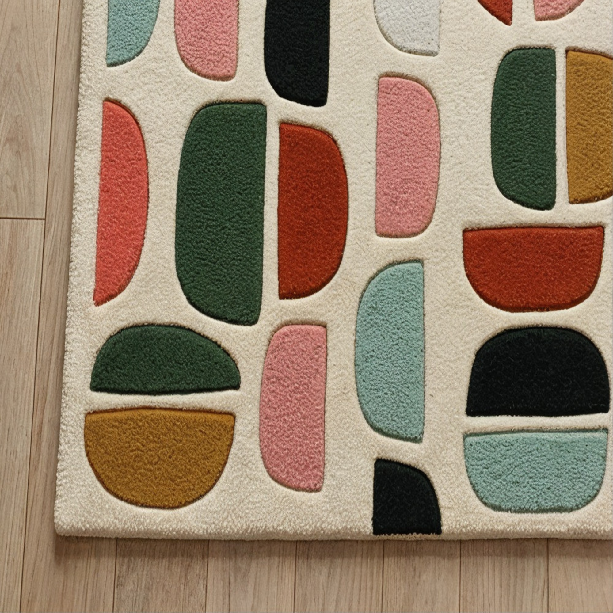 Mod Rug - Hand-tufted modern rug in cream, peach, and white - ThePieCraft